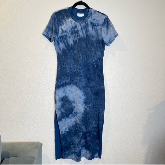 Revolve Lovers + Friends Irina Tie Dye Midi Dress Medium Navy Blue Stretch Slit - Picture 4 of 8